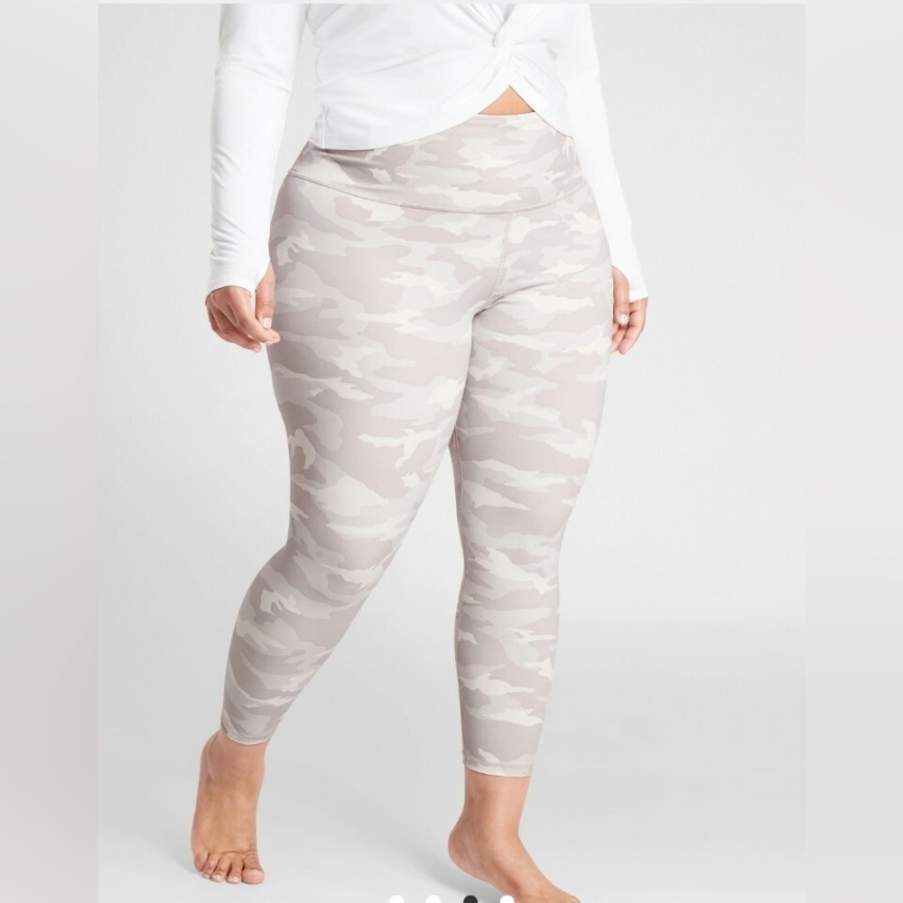 ATHLETA Light Gray Camoflage Print Elation Leggings Size 3X